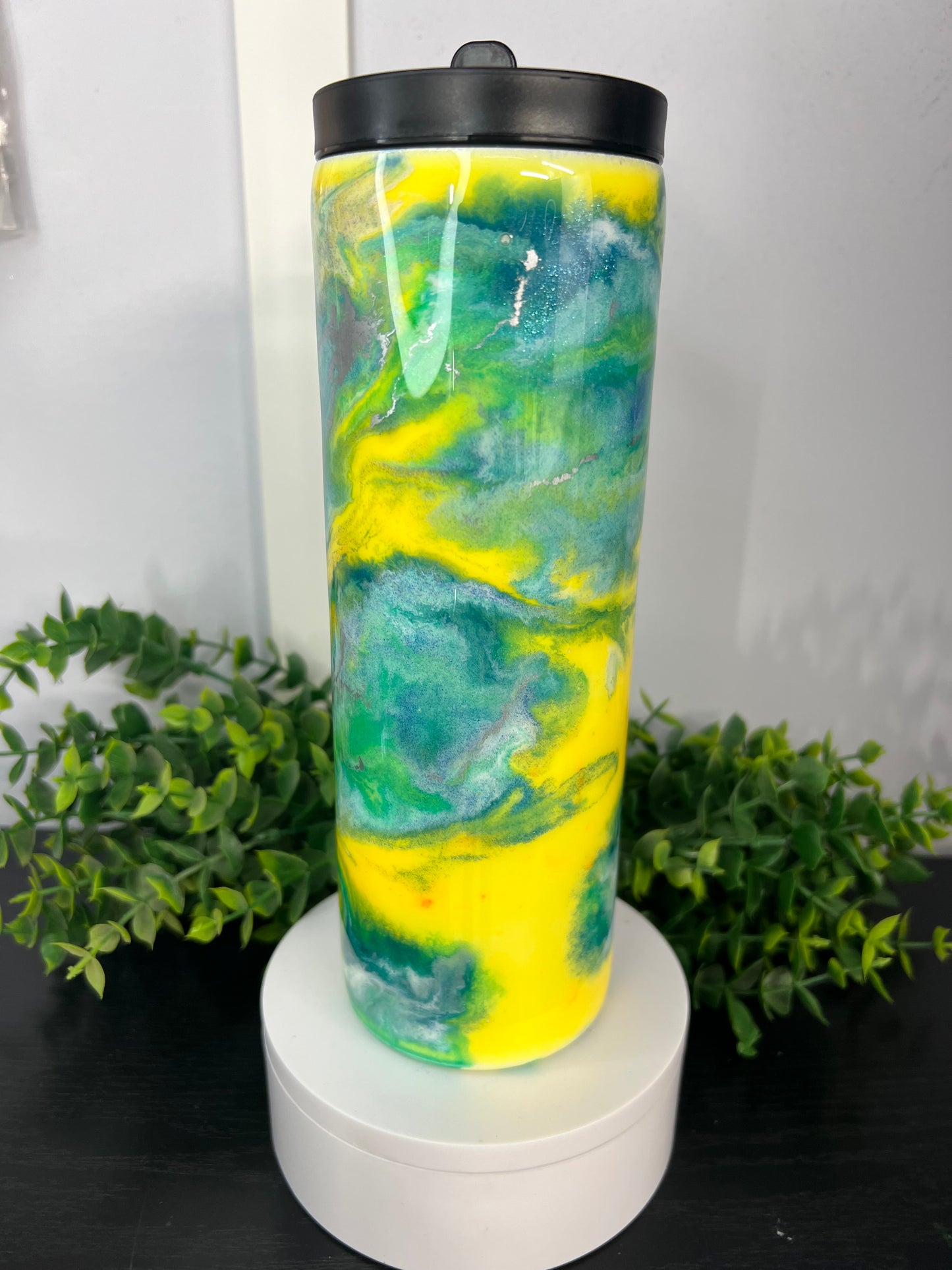 Live Event Cup #25- 20oz Duo yellow base, changes to orangish/redish with UV