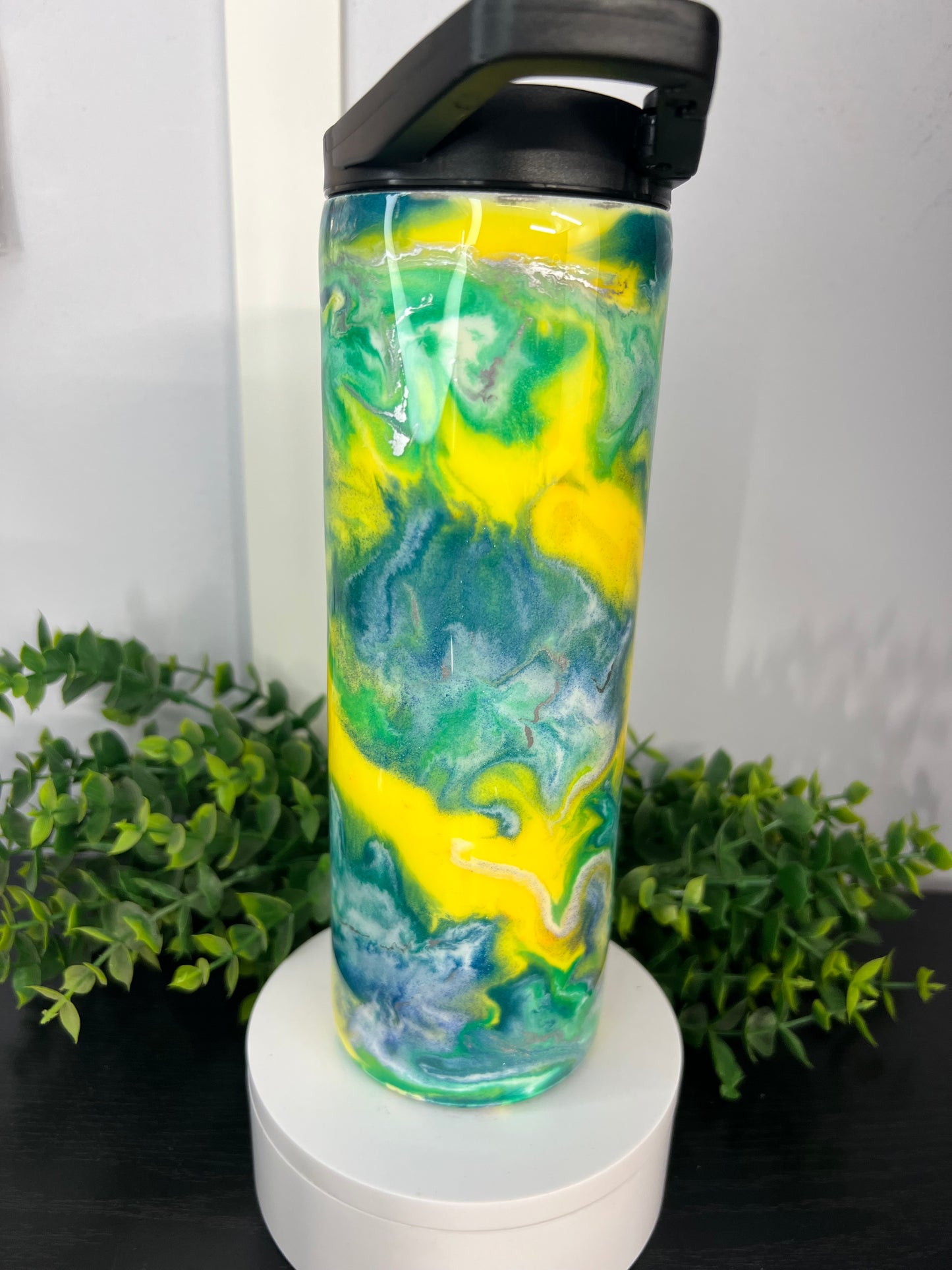 Live Event Cup #25- 20oz Duo yellow base, changes to orangish/redish with UV