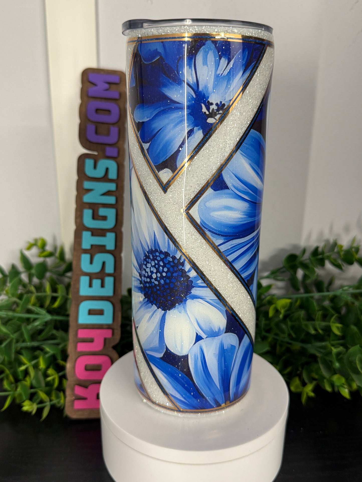 20oz Skinny - blue flower with white glitter & gold pin stripping